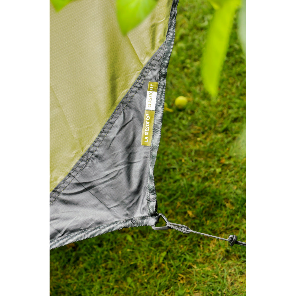 Fastening corners of hammock tarp cover